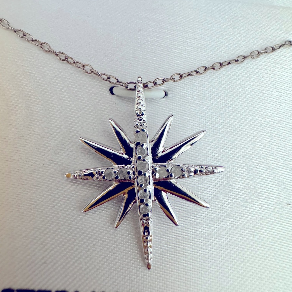 Star Necklace Diamond embedded--NIB- Silver